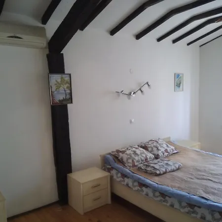 Konukevi Poli *
